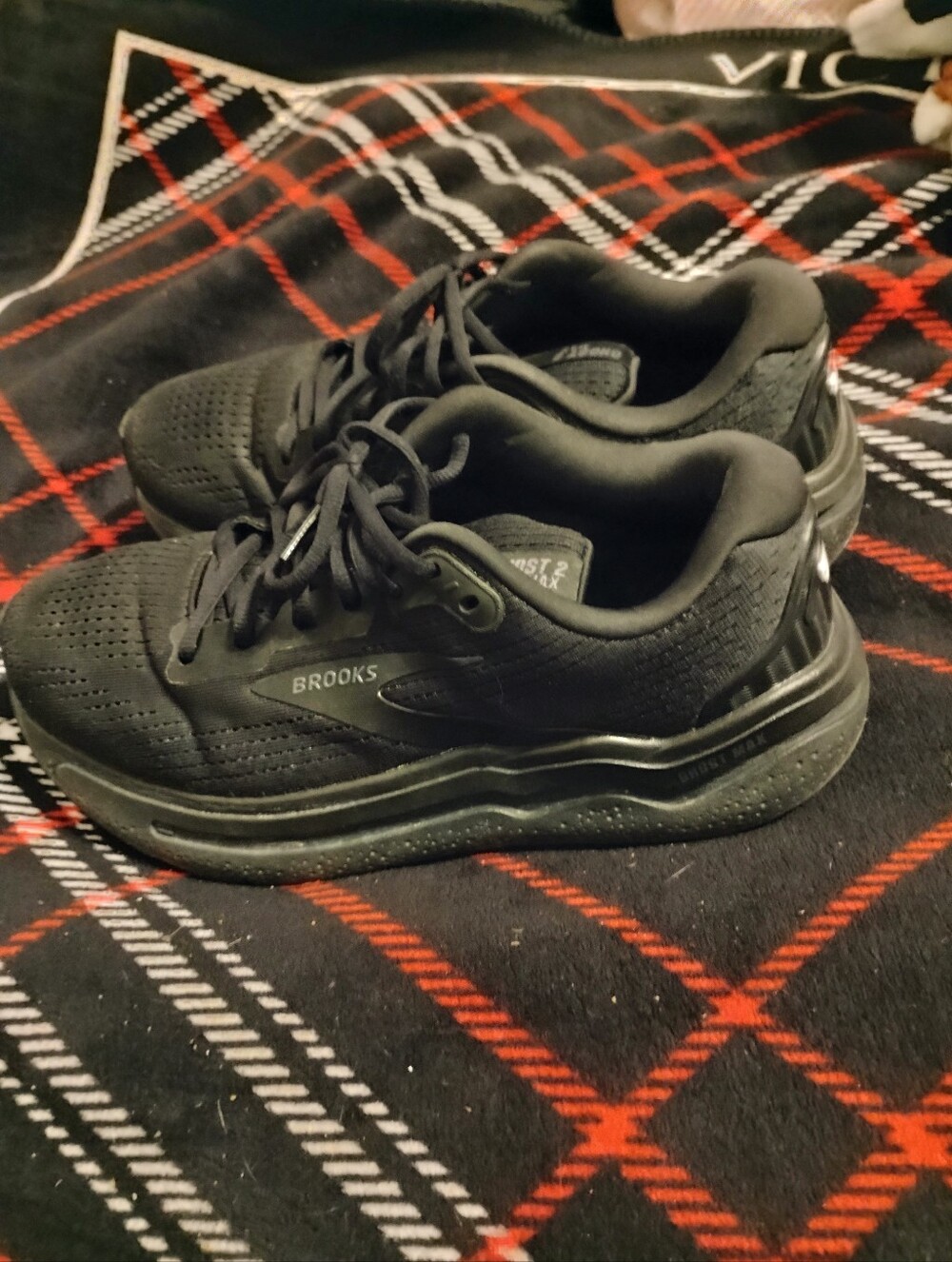 Women's Black Out Brooks Ghost Max 2 Sneakers U.S. Size 9.5